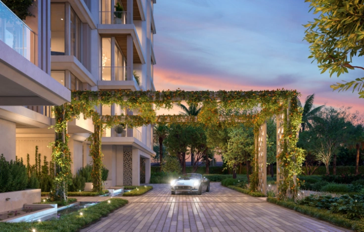 Residential arrival court with covered entry